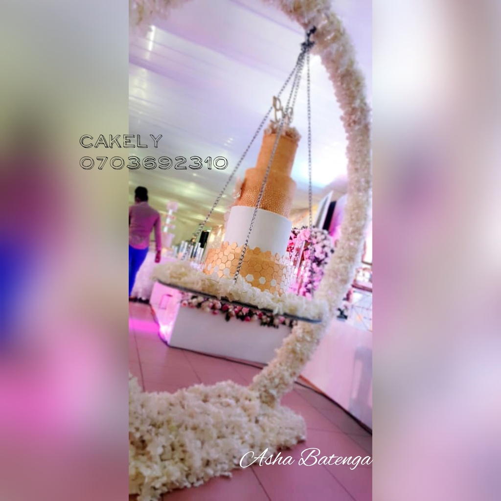 Floating Wedding Cake (Large)